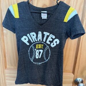 Women’s Size Small Pittsburgh Pirates T-Shirt